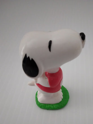 Snoopy Minature Figurine Kissing Kiss Me - We Got Character Toys N More