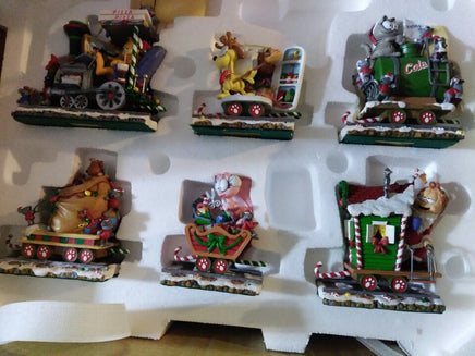 Danbury Mint Garfield Christmas Food Train Set - We Got Character Toys N More